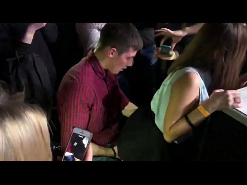 ❤️ Sess reali f'nightclub Russu. Tfajla Russa ta’ 18-il sena fl-anus u l-vaġina fucked f’nightclub ️❌ Porno vk lilna mt.pornodil.ru ﹏